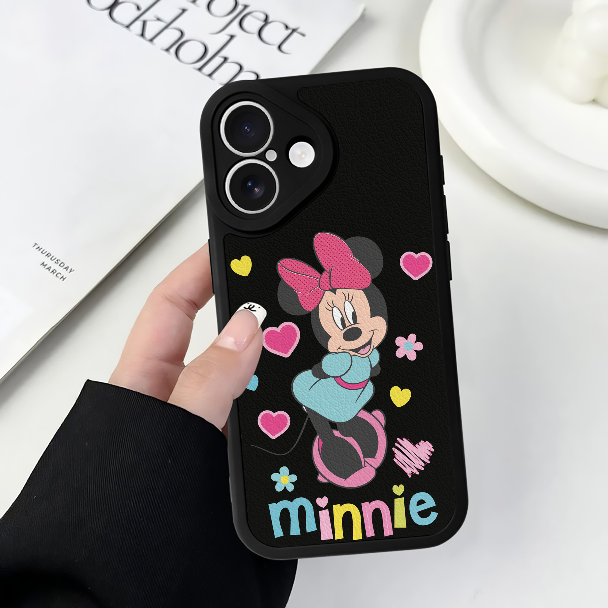 （画像用） ミッキーマウス Mickey Mouse 【iPhone 16シリーズ対応】シリコンスマホケース（レザー調） 材質：シリコン